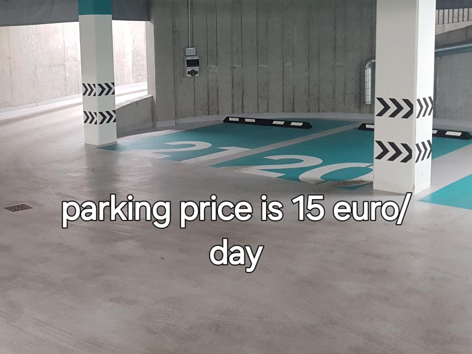 Happy Inn Presidential, Self Check-In, Parking In The Underground Garage VNO Esterno foto